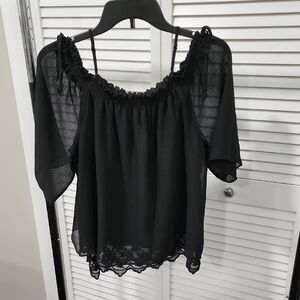 IZ BYER Ladies Medium, Black Tunic. Lace Accent.
